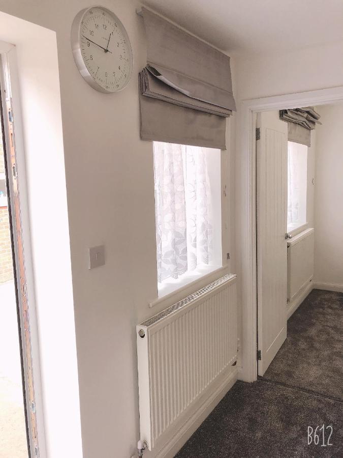 Flat 2 - Entire Modern Two Bedrooms Home With En-Suite & Free Parking Close To Qmc, City Centre And Notts Uni - Self Check In Nottingham Kültér fotó